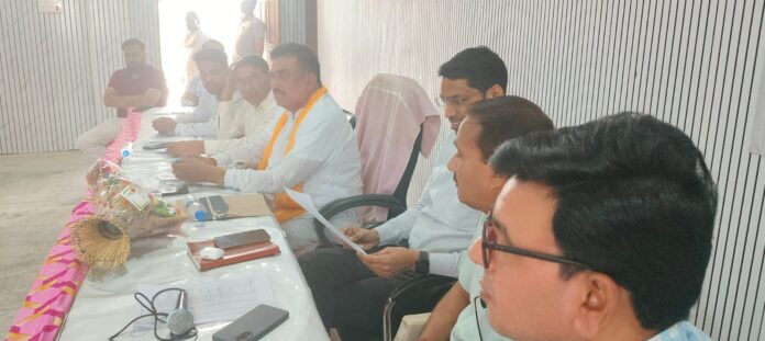 विधायक रमेश खींची की अध्यक्षता में समीक्षा बैठक