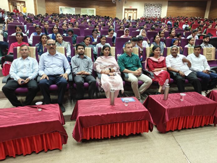 जिला स्तरीय कार्यक्रम मंगलवार को अलवर के प्रताप ऑडिटोरियम में आयोजित किया