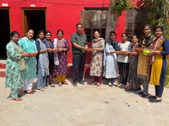 पक्षियों के लिए लगाए गए 50 परिंदे