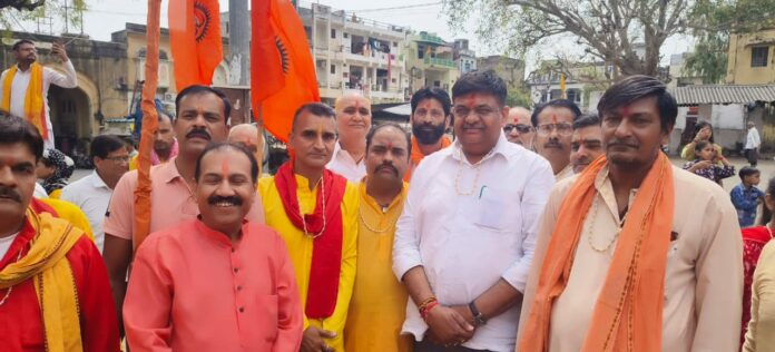 251 कलशों का पूजन हुआ और वनमंत्री संजय शर्मा ने यात्रा को हरी झंडी दिखाई