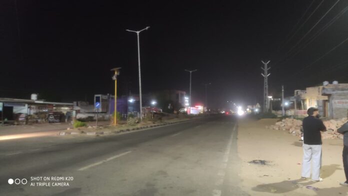 किशनगढ़ बास बाईपास पर लाखों की स्ट्रीट लाइटें बंद पड़ी हैं