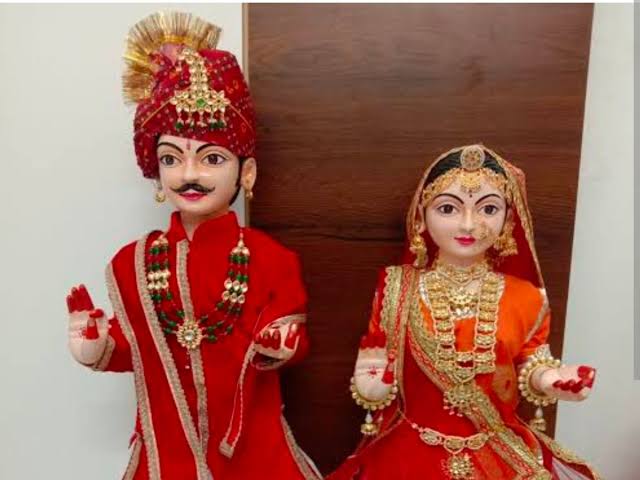 भगवान ईसर (शिव) और माता पार्वती (गौर) की शाही सवारी