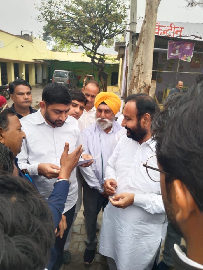 रामगढ़ विधायक सुखवंत सिंह को ज्ञापन सौंपा गया