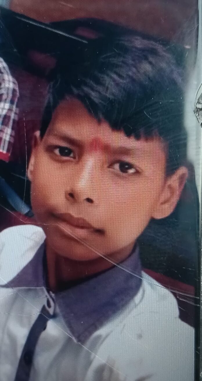 सड़क हादसे में 14 वर्षीय बालक की मौत हो गई
