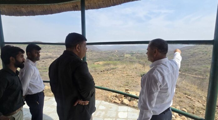 लव कुश वाटिका का विभागीय अधिकारियों के साथ अवलोकन किया