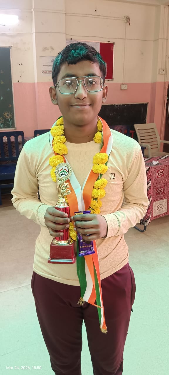 सृजन पब्लिक सीनियर सेकेंडरी स्कूल के छात्र मोहित प्रजापत