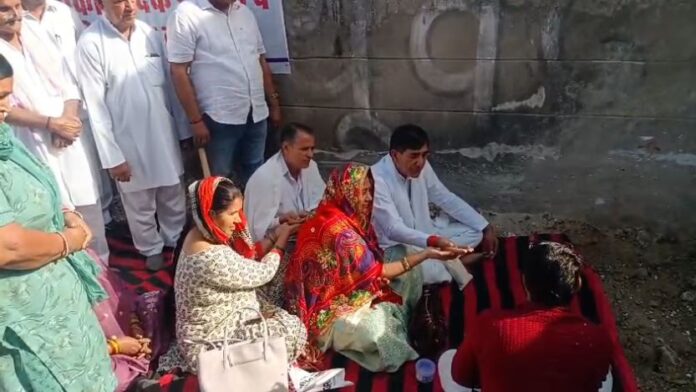 बलवीर सिंह छिल्लर एवं उनकी पत्नी ने विधिवत पूजा-अर्चना कर निर्माण कार्य की शुरुआत की