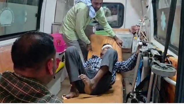 8 फीट गिरने से मजदूर गंभीर घायल