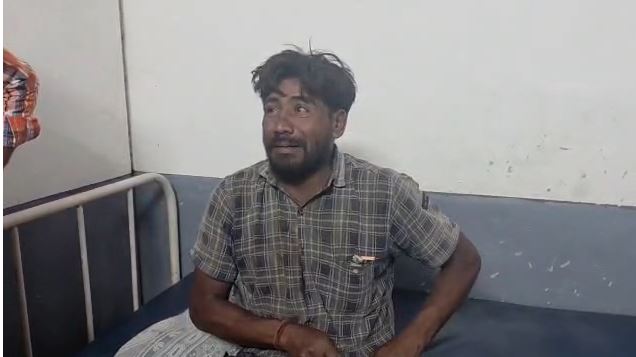 903 अस्पताल में बाइक चोरी की कोशिश, वार्ड बॉय ने चोर पकड़ा