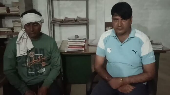 912 एक दलाल और एक कांस्टेबल को 20 हजार रुपये की रिश्वत लेते हुए रंगे हाथों गिरफ्तार