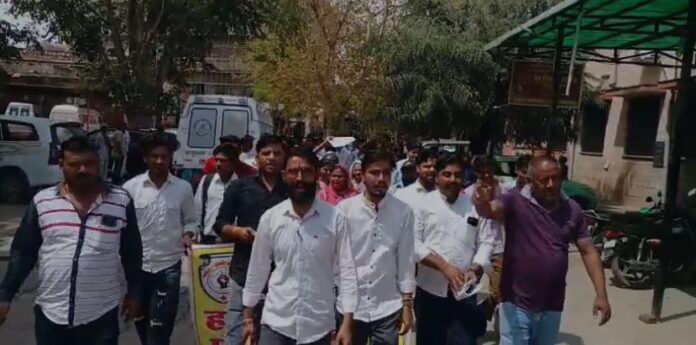 अलवर अस्पताल कर्मचारियों का पैदल मार्च