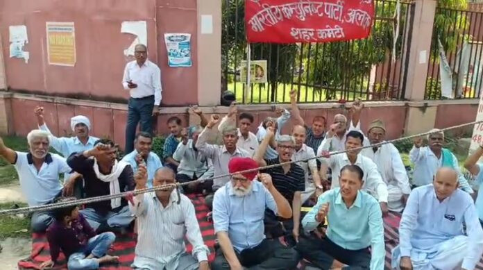 कम्युनिस्ट पार्टी का प्रदर्शन