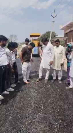 938 ग्रामीणों ने विरोध जताते हुए काम रुकवा दिया