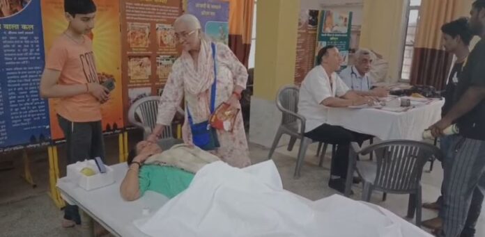 गायत्री मंदिर में रक्तदान शिविर