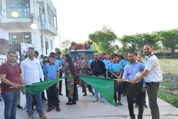 980 अतिथियों ने सम्मान रैली को हरी झंडी दिखाकर रवाना किया