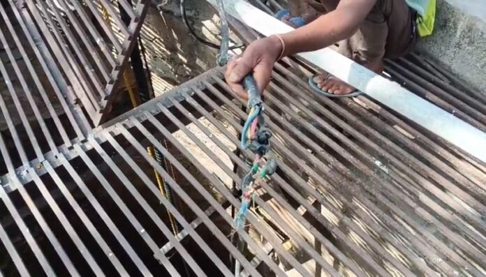 लोहे की रोड और मोटर के तार हो रहे चोरी