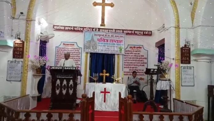 सेंट एंड्रयूज चर्च में श्रद्धा के साथ हुई प्रार्थना सभा