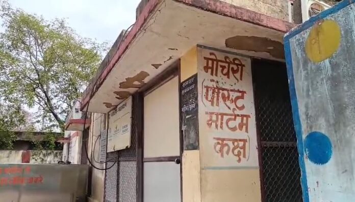 भाई-बहन और भांजे की मौत हो गई। आरोपी चालक फरार, पुलिस जांच में जुटी