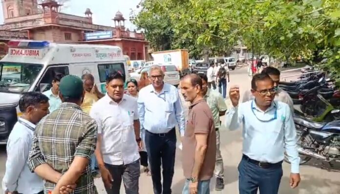 1037 नए पीएमओ का औचक निरीक्षण