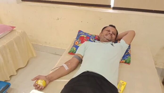 1045 ज्योतिबा फुले जयंती रक्तदान शिविर