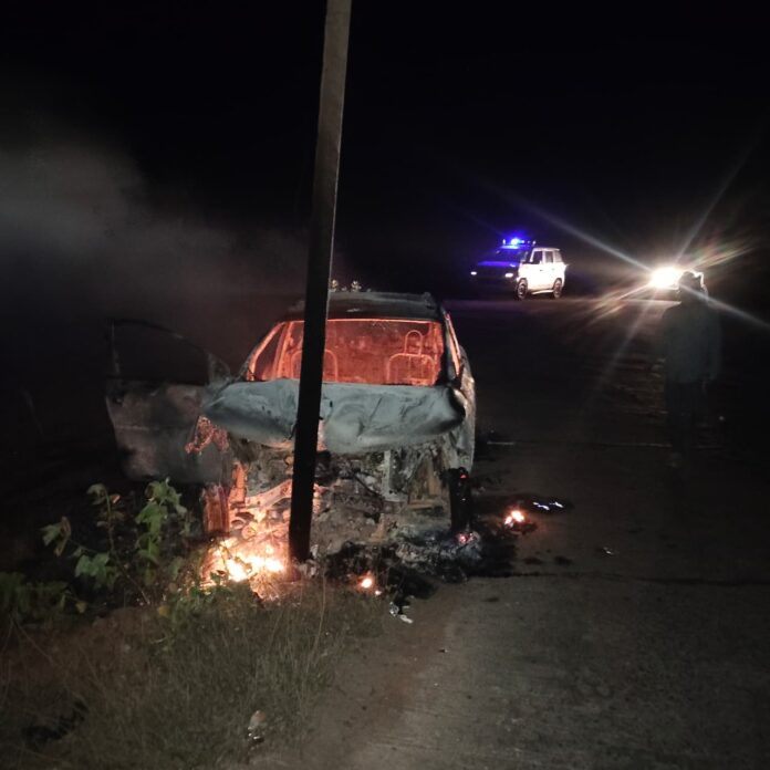 घटना में जली कार