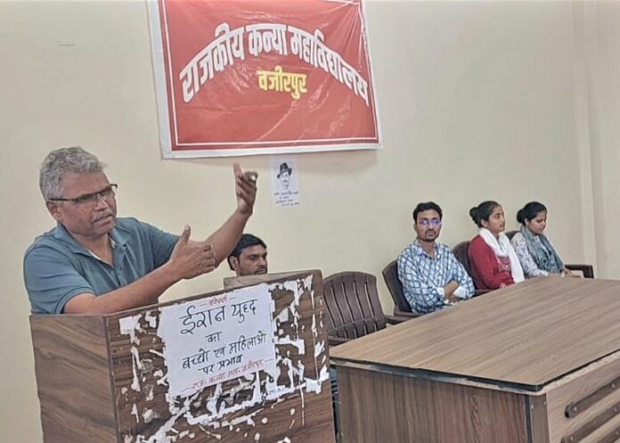 नोडल अधिकारी एवं राजनीति विज्ञान के प्रोफेसर डॉ. रमेश बैरवा