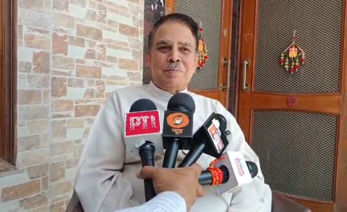 रिटायर्ड IAS अधिकारी से 12.47 लाख रुपये ठग लिए