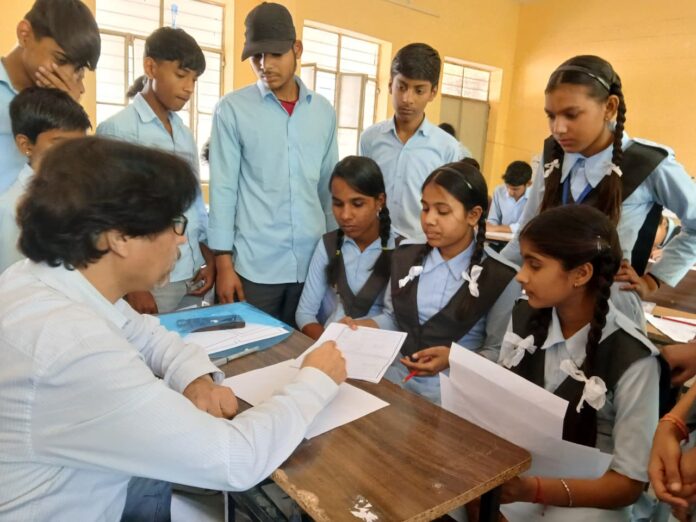 विद्यार्थियों ने कॉमिक्स के जरिए सीखी साइबर सुरक्षा