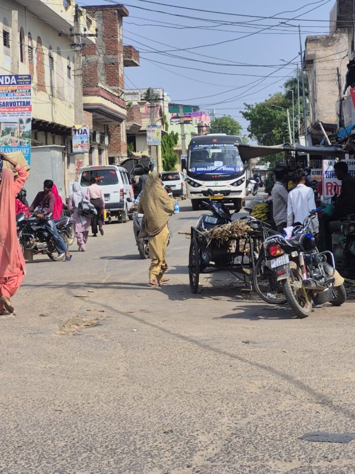 अतिक्रमण से यातायात व्यवस्था प्रभावित