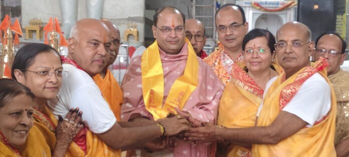 जैन मंदिर में इन्द्रध्वज विधान का शुभारंभ