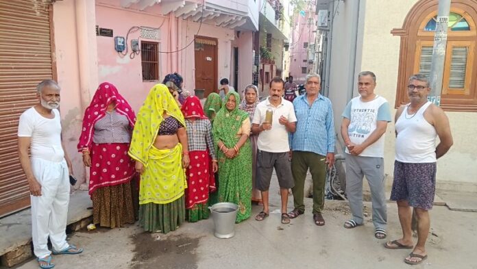 वार्ड 22 में गंदे पानी की समस्या लोगों में आक्रोश