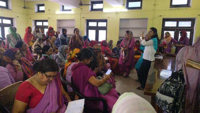 योजनाओं पर प्रशिक्षण