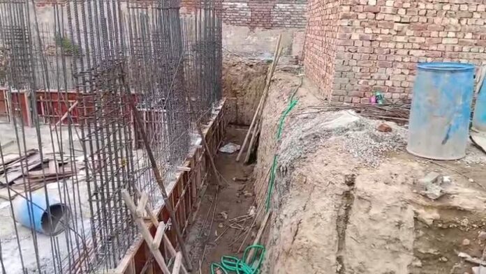 निर्माण कार्य के दौरान एक संदिग्ध हड्डी का टुकड़ा मिला