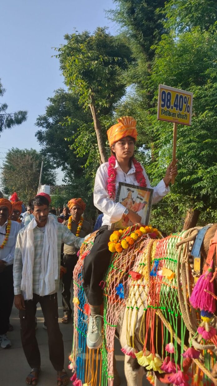 घोड़ी पर बैठाकर जुलूस निकाला