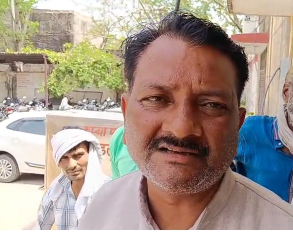 133 मृतक युवक के परिजन