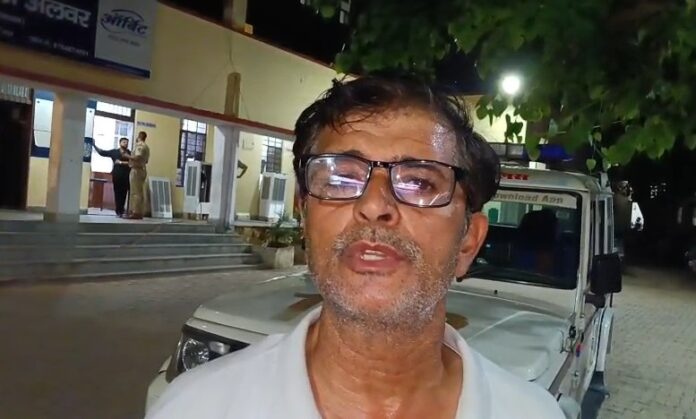 रमेश चंद दबाव से परेशान होकर कोतवाली थाना पहुंचा