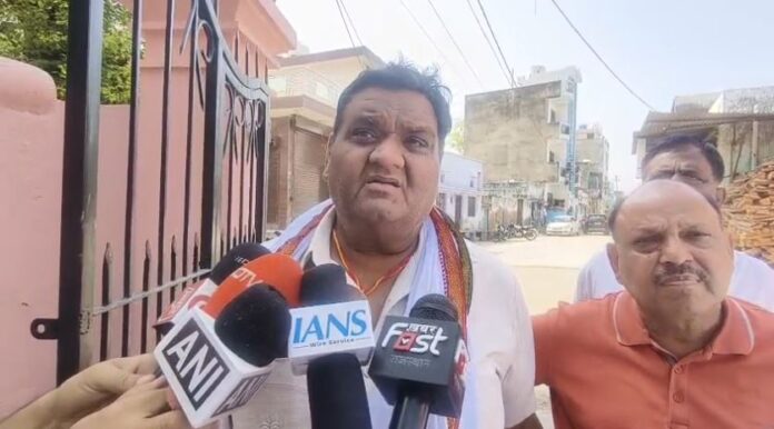 पारिवारिक विवाद पर उठे सवाल