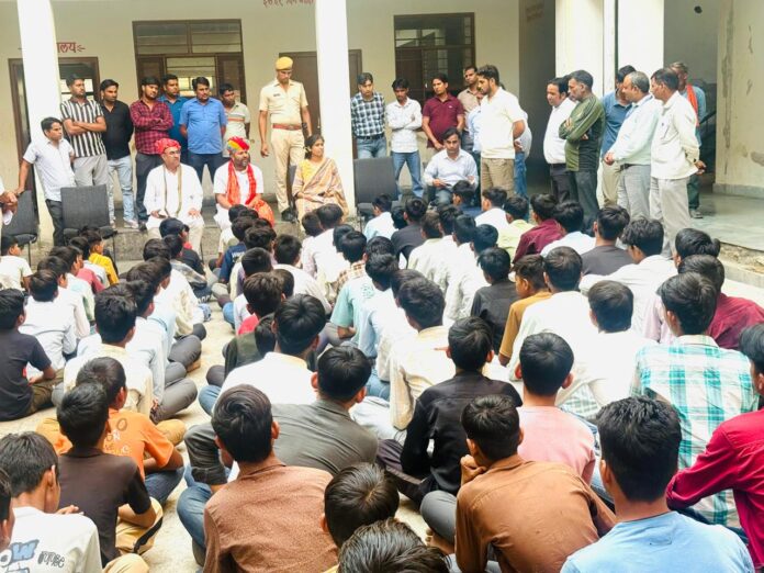 ग्राम रथ यात्रा का अवलोकन करने पहुंचे ओमप्रकाश भड़ाणा