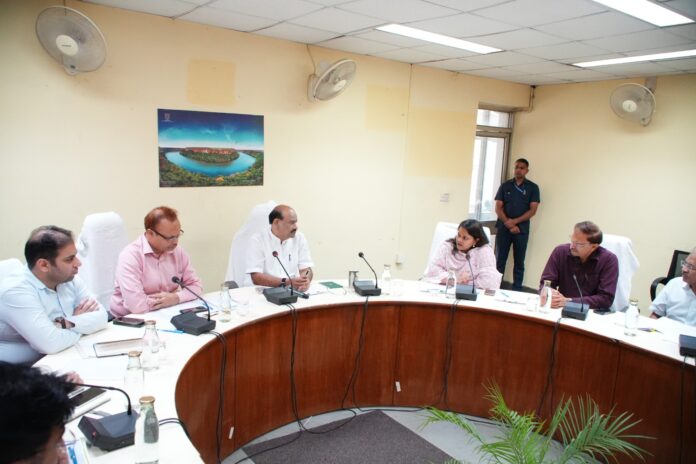 ओम बिरला ने कहा कि सरकारी अस्पतालों में आमजन का विश्वास बनाए रखना बेहद आवश्यक