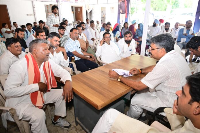 नेता प्रतिपक्ष एवं अलवर ग्रामीण विधायक टीकाराम जूली जनसुनवाई