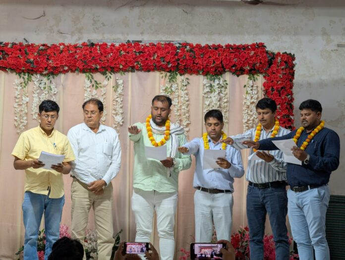 पदाधिकारियों ने ली गोपनीयता की शपथ