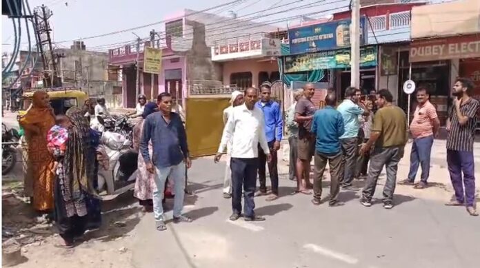 पानी की किल्लत पर लोगों का प्रदर्शन