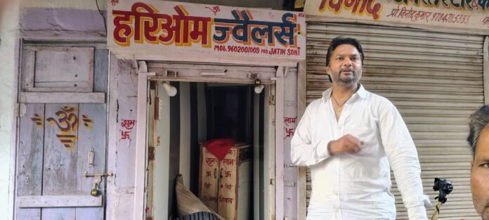 कठूमर सर्राफा दुकान चोरी