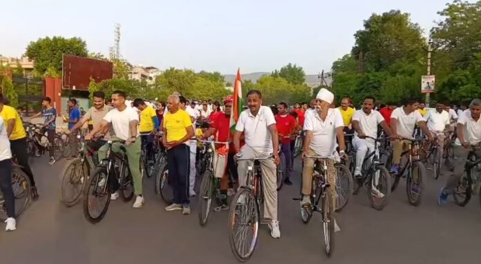 1598 संडे ऑन साईकिल