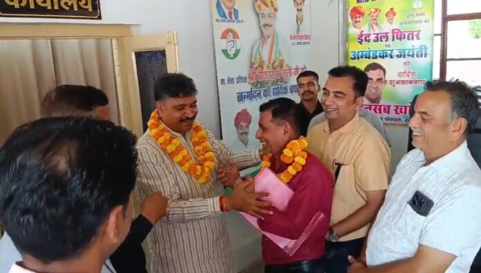 टीकाराम जूली से मुलाकात कर उन्हें मुख्य अतिथि के रूप में आमंत्रित किया