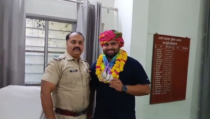 सिल्वर जीतकर लौटे जितेंद्र शर्मा