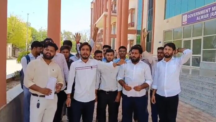 रोजगार बहाली की मांग