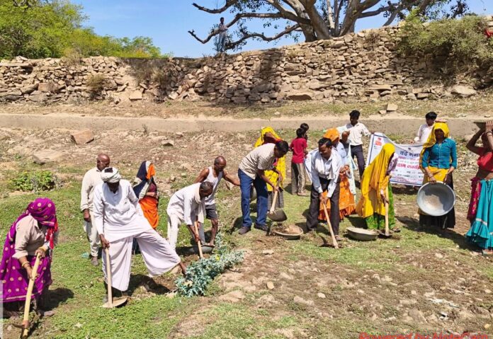 वंदे गंगा जल संरक्षण जन अभियान के तहत जल स्रोतों की साफ-सफाई