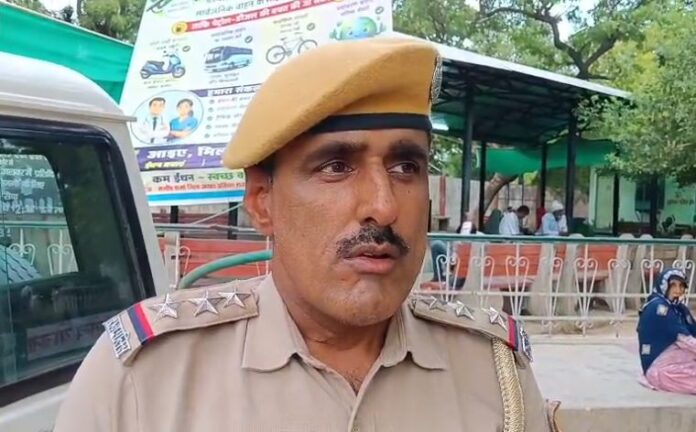 1710 थाना प्रभारी ने बताया कि पुलिस पूरे मामले की गंभीरता से जांच कर रही है