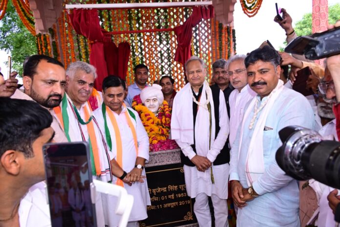 प्रतिमा अनावरण